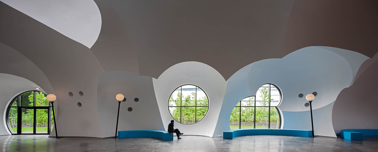 可持续建筑:该设计利用气泡来创造窗户和天窗。照片:carlosarroyo.net
