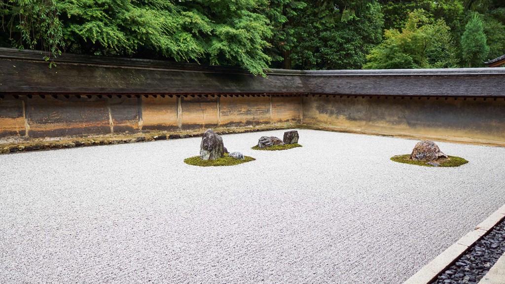 La combinación de equilibrium o e imperfección es La base de un jardín zen japonés。